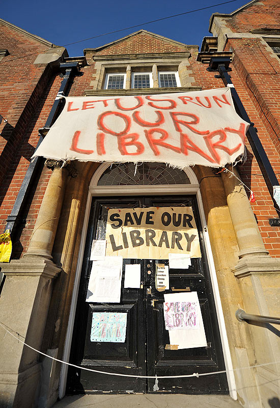 Biblioteca centenária Kensel Rise, cuja fundação ocorreu em 1900 pelo escritor Mark Twain, fechou as portas por verbas