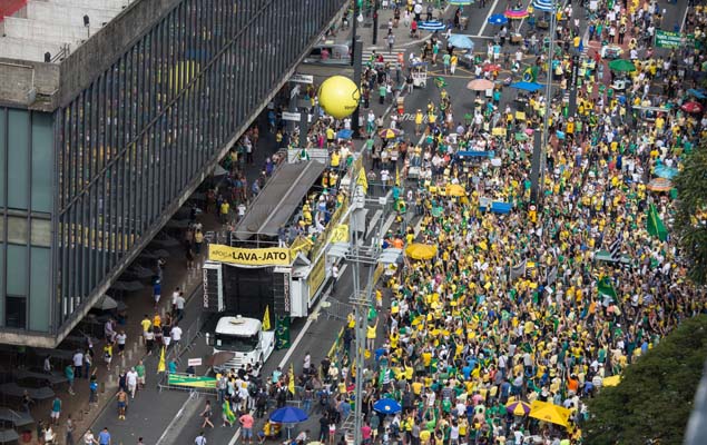 Protesto do MBL e do Vem Pra Rua na avenida Paulista