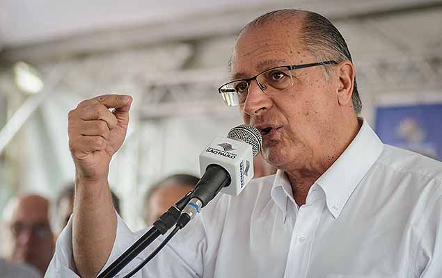 O governador Geraldo Alckmin participa do sorteio de casas populares, pelo programa CDHU em Patrocínio Paulista (SP), na manhã desta sexta-feira (21).