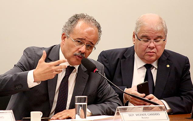 O deputado Vicente Candido (PT-SP), relator da reforma política na Câmara, durante votação de destaques do texto aprovado, em Brasília 