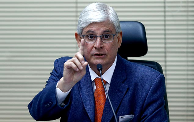 O procurador-geral da Repblica, Rodrigo Janot, fala sobre uma possvel reviso do acordo de delao premiada da JBS, em Braslia 