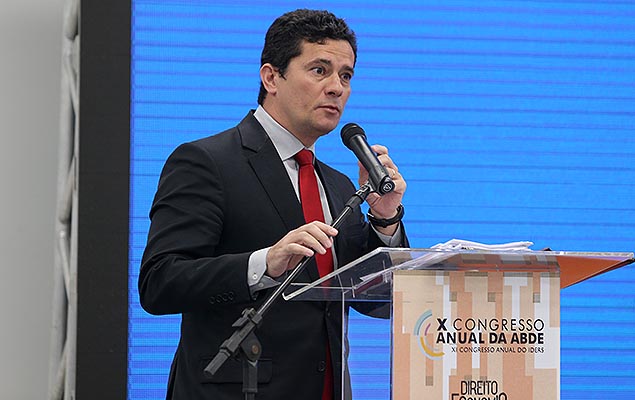 Promotores paulistas questionam a competência do juiz Sergio Moro para liberar o valor de indenizações
