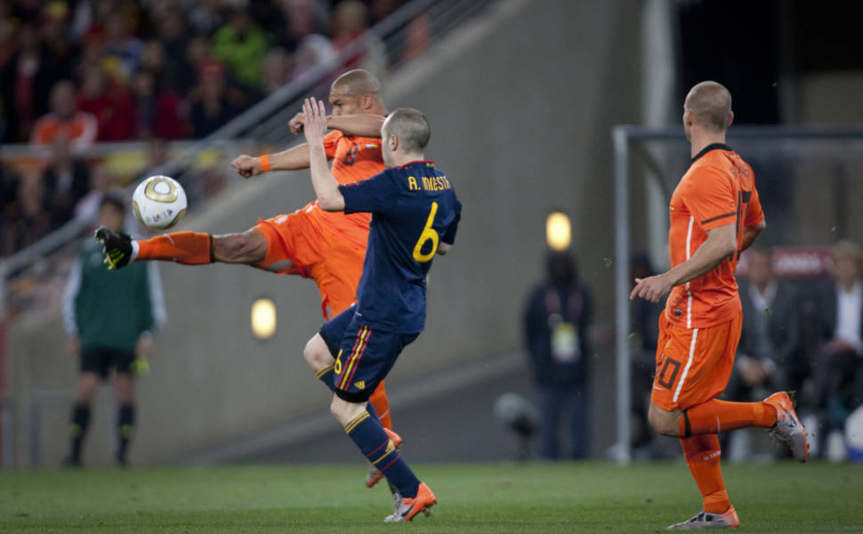 Espanha x Holanda - 13/06/2014 - Esporte - Fotografia - Folha de S.Paulo