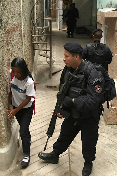Agentes do Bope ocupam morro no Rio