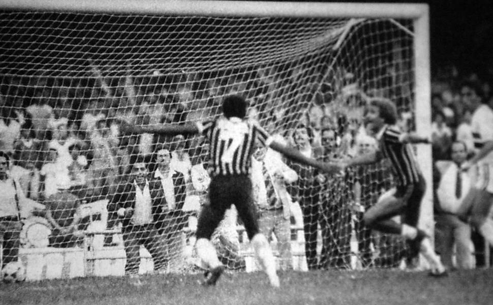 Biro-Biro anota gol do Corinthians