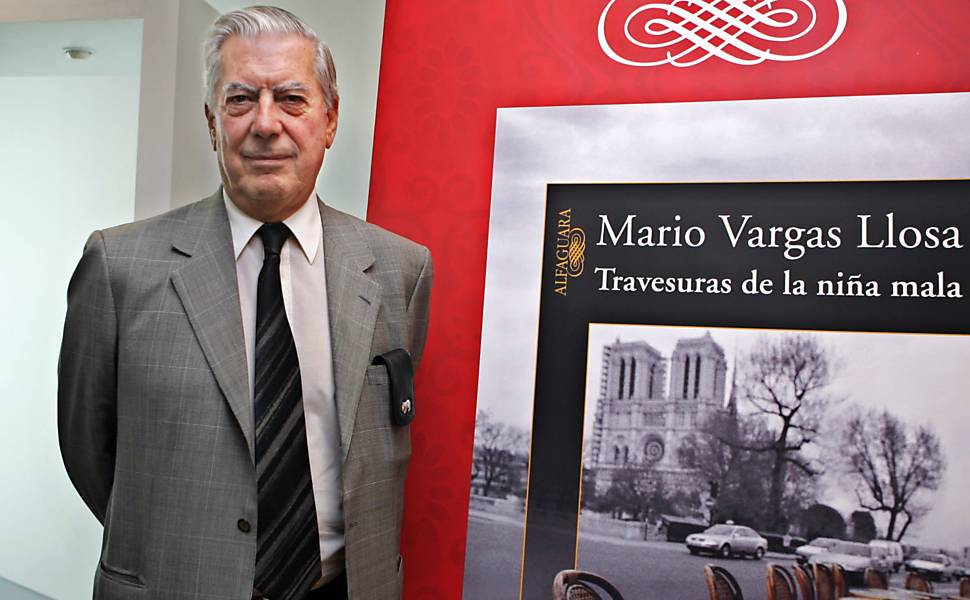 O escritor peruano Mario Vargas Llosa durante lançamento de seu novo livro "Travessuras de uma Menina Má", em Madri (Espanha)