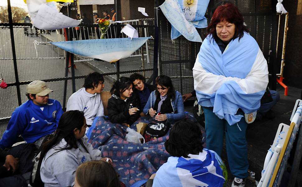 A vereadora Graciela Benítez, que passou 19 horas na fila para ser a primeira pessoa a entrar no velório de Kirchner 