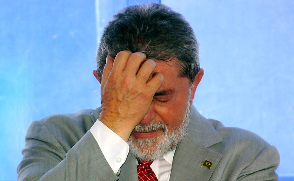 O presidente Luiz Inácio Lula da Silva durante ato de entrega de plataforma de petróleo no Rio de Janeiro, onde ele não quis se pronunciar sobre a CPI dos Correios, que foi paralisada por falta de acordo entre o governo e a oposição sobre a presidência e a relatoria