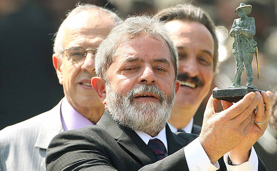 O presidente Luiz Inácio Lula Da Silva, o Governador Claudio Lembo, o ministro da justiça Thomaz Bastos e o comandante do exército Francisco Albuquerque, durante formatura do comando militar sudeste