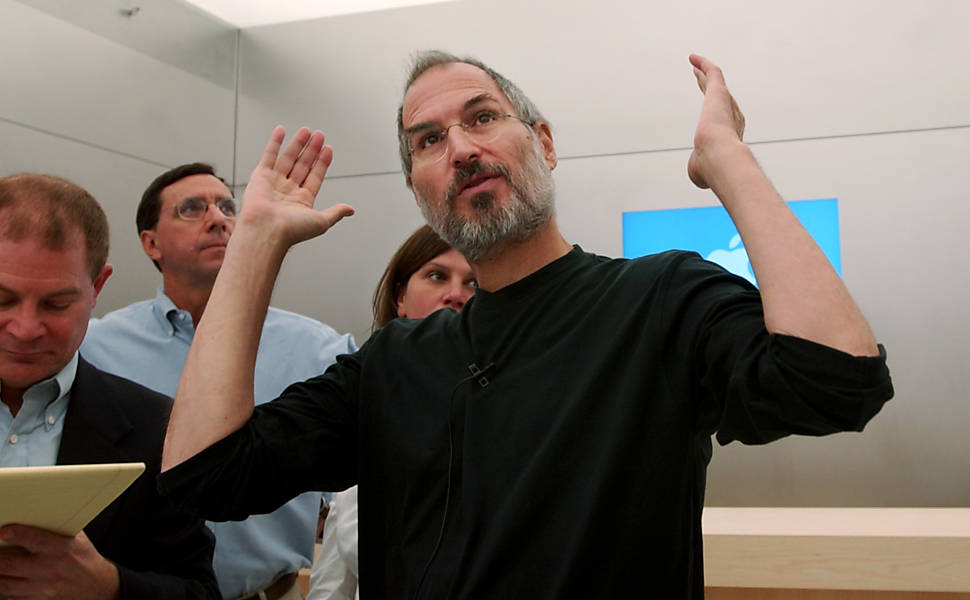 Steve Jobs revela a nova mini loja da Apple em Palo Alto, Califórnia