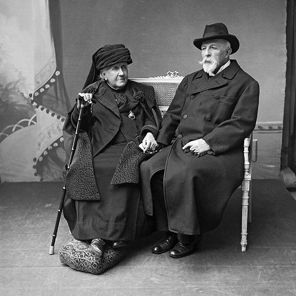 Princesa Isabel e conde d'Eu no exílio, no Castelo d'Eu, França, em 1919