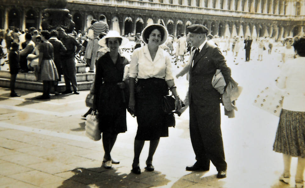 Gilberto de Mello Freyre, Maria Magdalena Freyre, Sonia Maria Freyre Pimentel. Florença (Itália), 1960