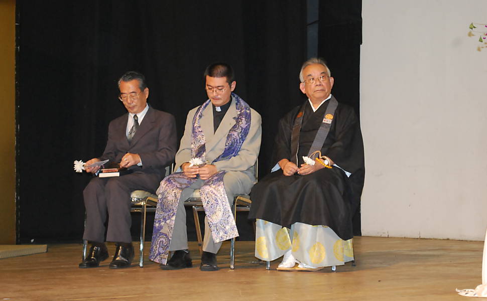 Cerimônia ecumênica pelo Japão