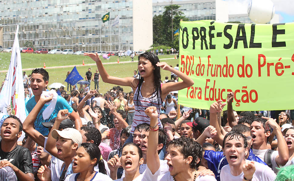 Dia do Estudante é marcado por protestos em Brasília