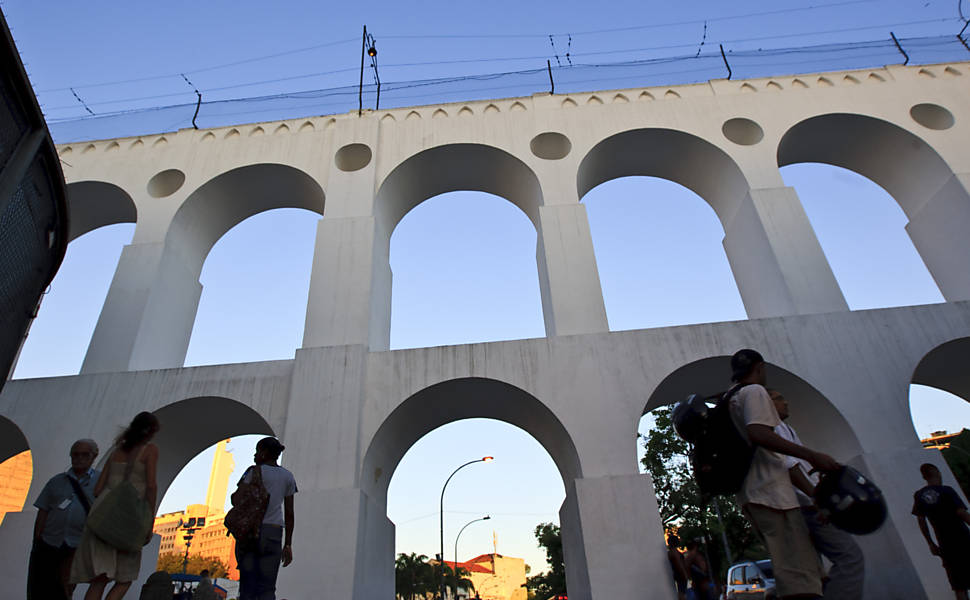 Restauração dos arcos da Lapa, no Rio, recompôs a alvenaria e a pintura original
