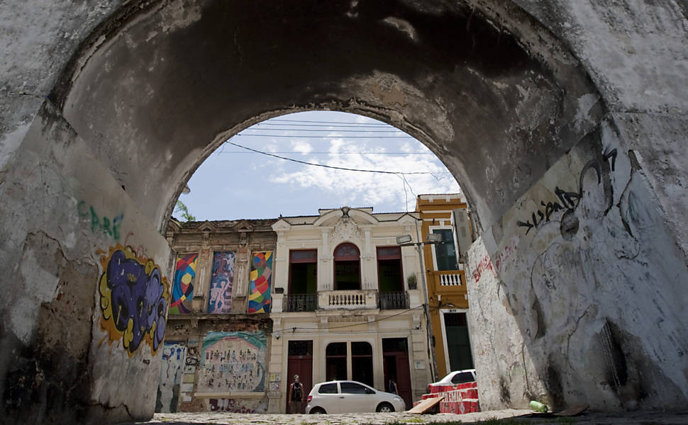 Antes da restauração, arcos da Lapa tinham pichações e manchas