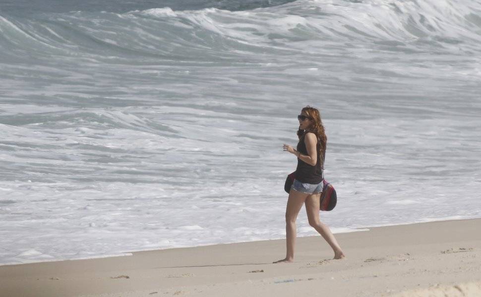 Miley Cyrus em praia carioca