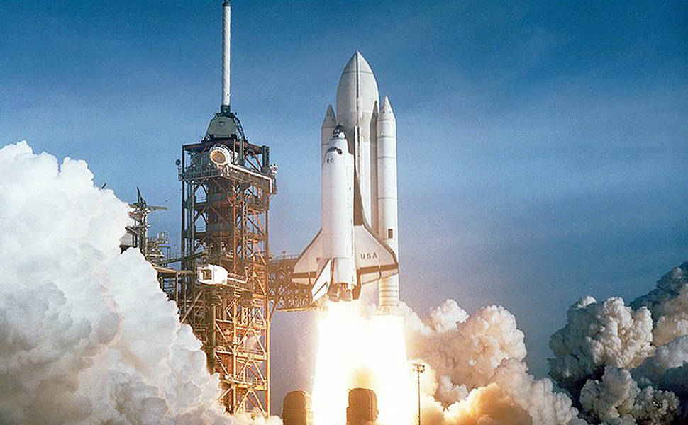 Ônibus espacial decola pela última vez encerrando programa de 30 anos