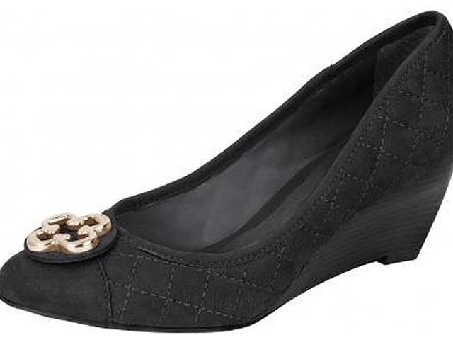 Sapatos que encaram ruas esburacadas
