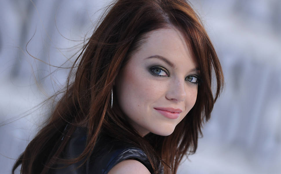 Emma Stone chega ao VMA de 2010, evento organizado pela MTV americana, no Nokia Theatre, em Los Angeles (EUA)