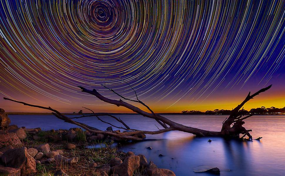 Fotógrafo australiano registra rastro de estrelas no céu