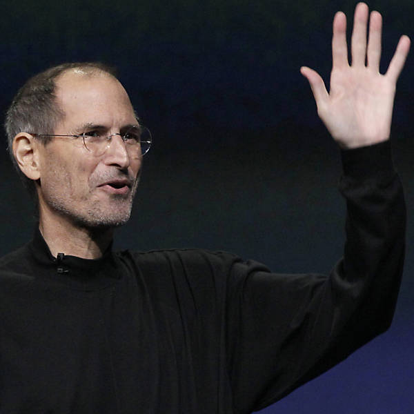 Steve Jobs cumprimenta plateia durante evento da Apple em San Francisco