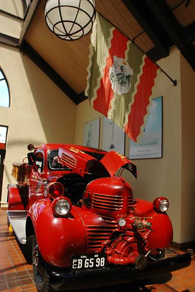 Carro de bombeiro antigo no Hearst Castle 