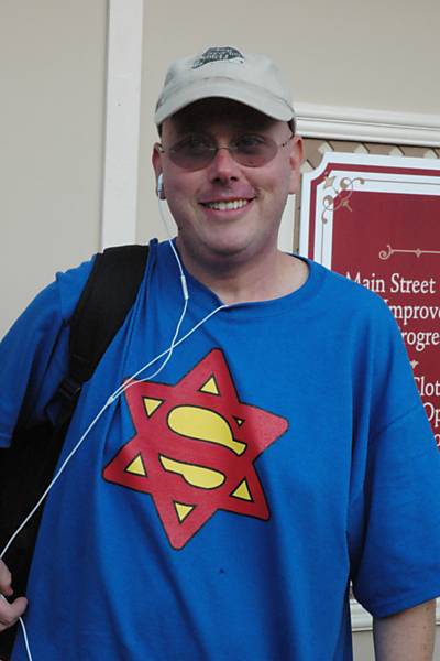 Frequenatdor da Disneylândia, megaparque temático que Walt Disney inaugurou em Anaheim em 1955 