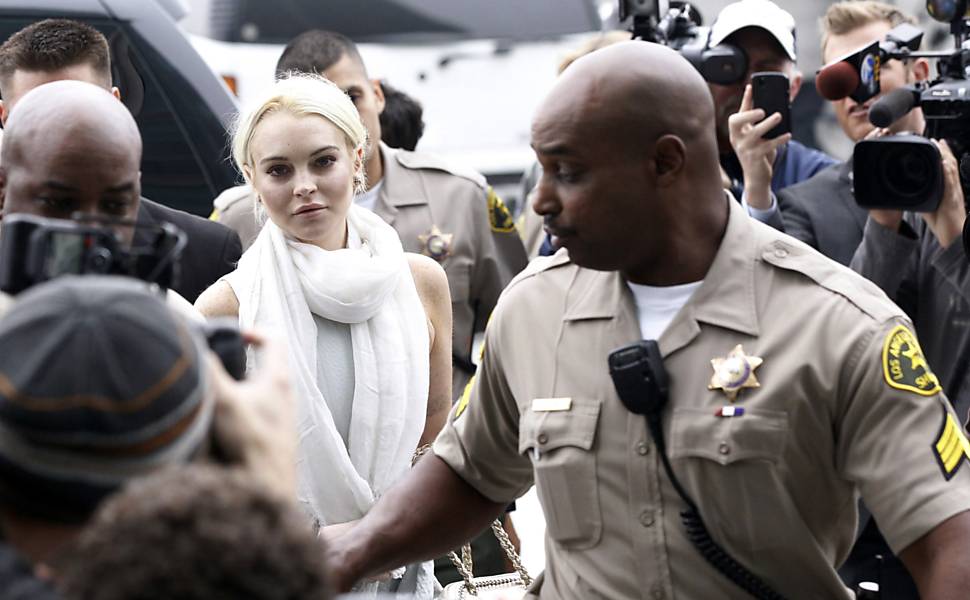 Juíza manda Lindsay Lohan de volta para a cadeia