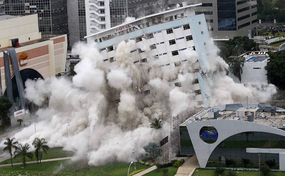 Implosão de hotéis