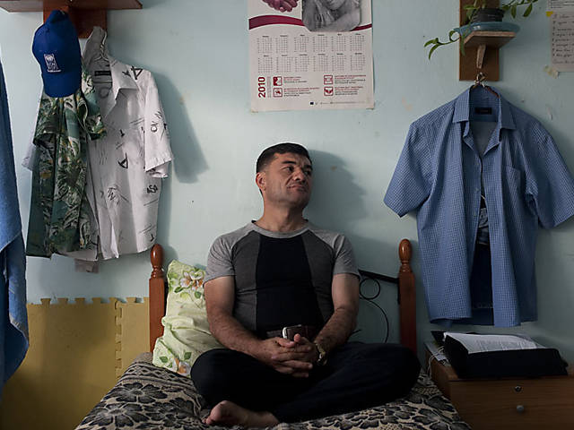 Os familiares do noivo da irmã descobriram que Rizoev era soropositivo e o casamento foi cancelado. Rizoev afirma que compreende a atitude deles. "Eu me coloco no lugar deles, pois eu era assim antes. O estigma é como um selo, o selo de uma pessoa que vai morrer mais cedo ou mais tarde, um selo para o resto de sua vida." 