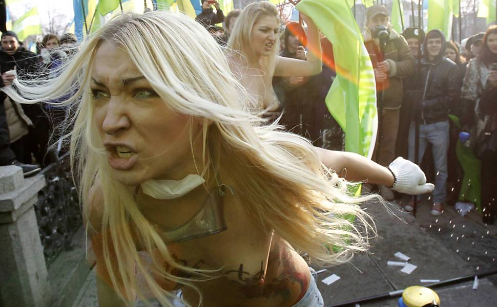 Ativistas ucranianas protestam em Kiev