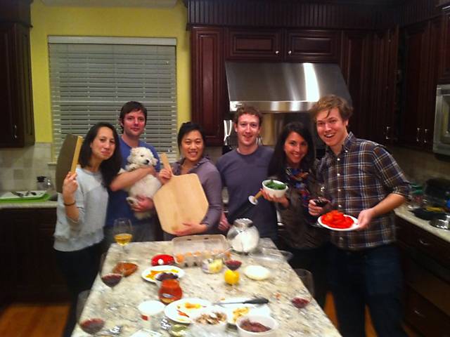 Mark Zuckerberg em outro jantar com amigos