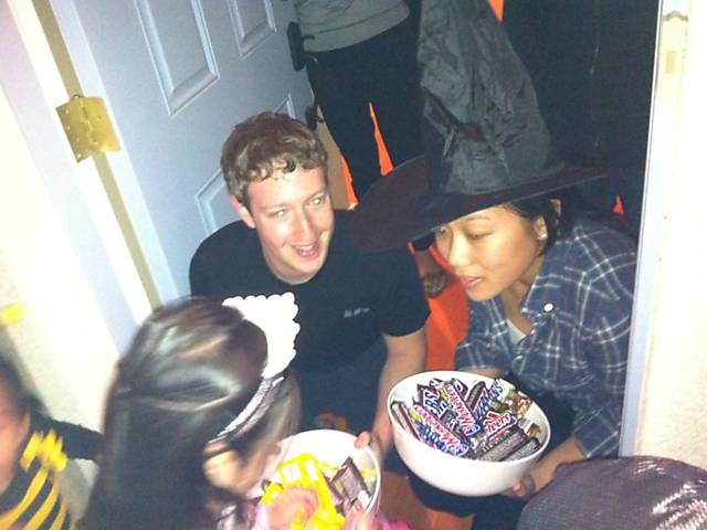 Mark Zuckerberg e Priscilla no Halloween