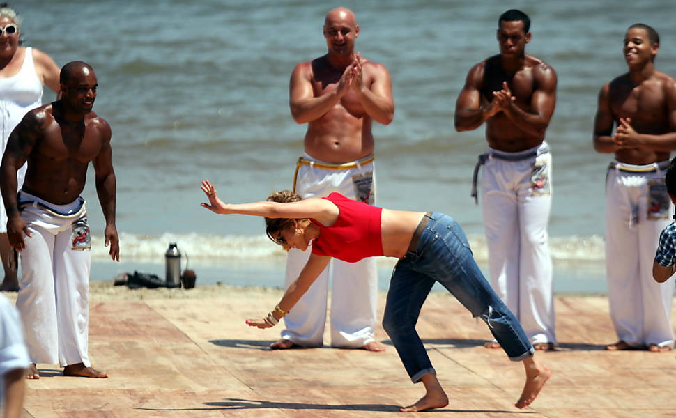 Jennifer López pratica capoeira no Uruguai