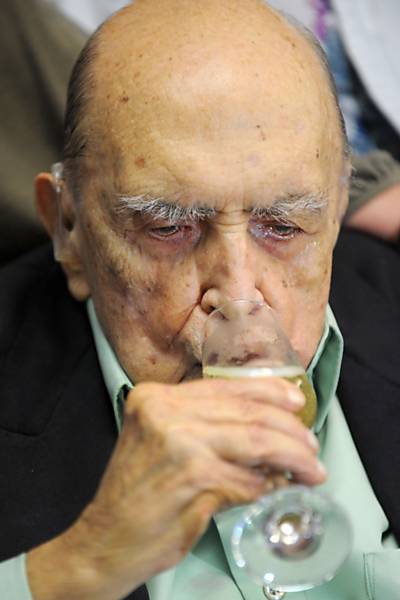 Oscar Niemeyer completa 104 anos de idade