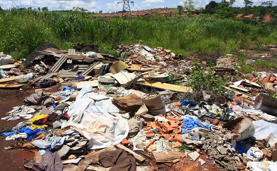 Lixo e entulho em Ribeirão Preto (SP)