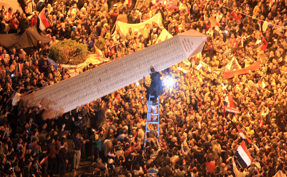 Egípcios comemoram um ano sem Mubarak
