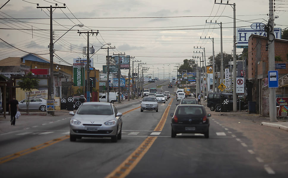 Casas são cortadas ao meio para duplicar rodovia em Florianópolis