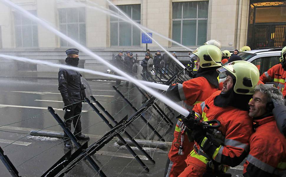 Bombeiros protestam na Bélgica