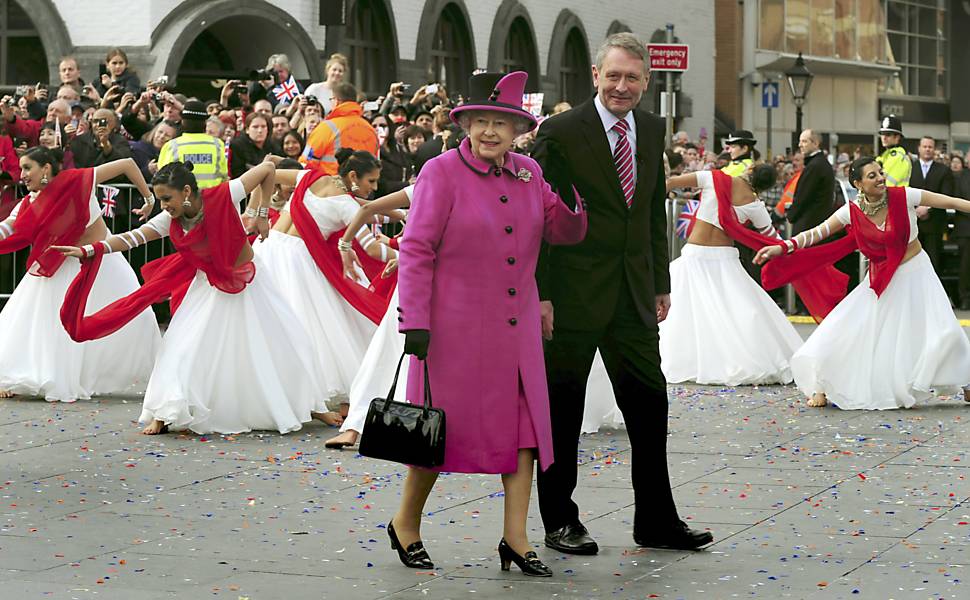 Jubileu de diamante da rainha Elizabeth 2ª 08/03/2012 Mundo Fotografia Folha de S.Paulo Jubileu de diamante da rainha Elizabeth 2ª 08/03/2012 Mundo Fotografia Folha de S.Paulo