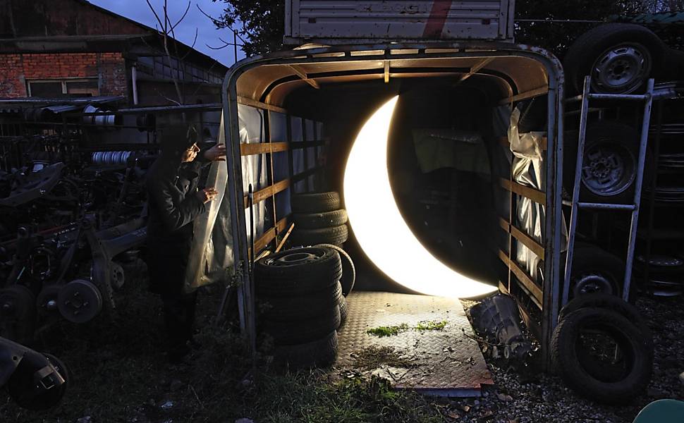 Artista russo cria "lua particular"