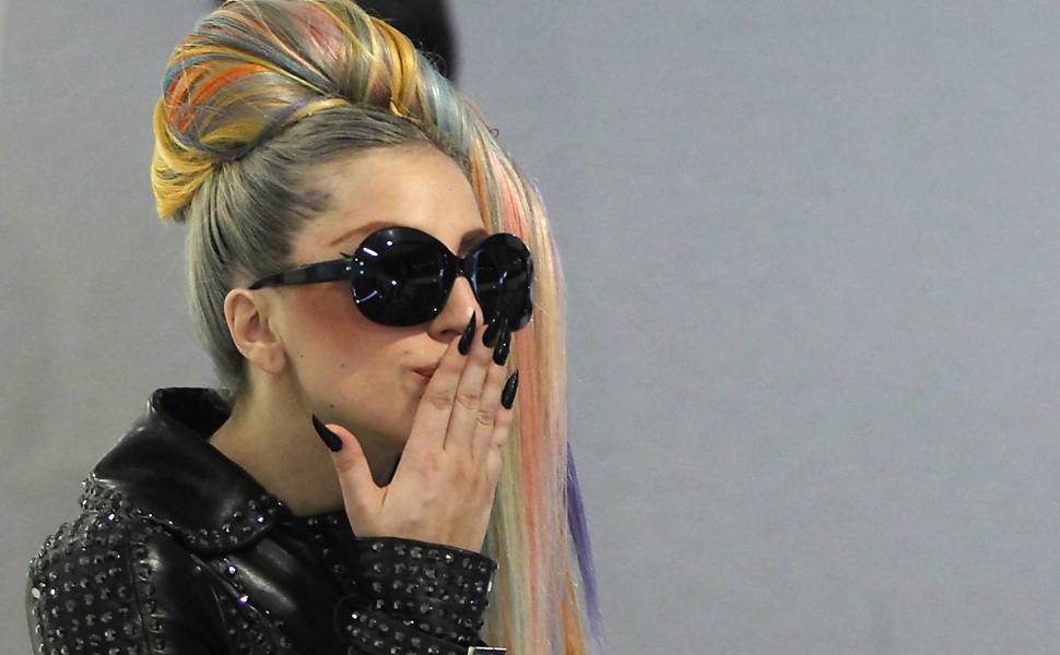 Fãs recebem Lady Gaga no Japão