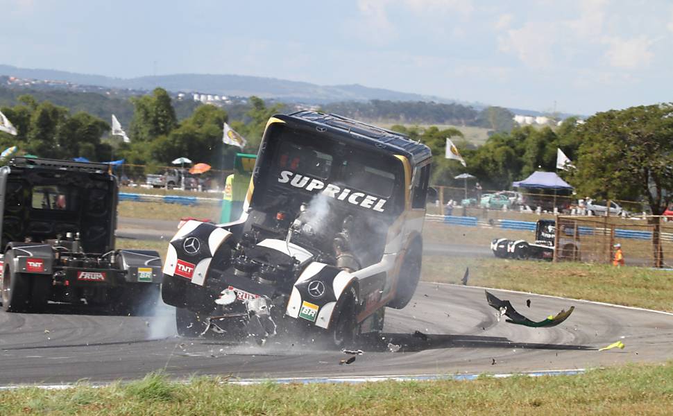Capotagem de Geraldo Piquet na F-Truck