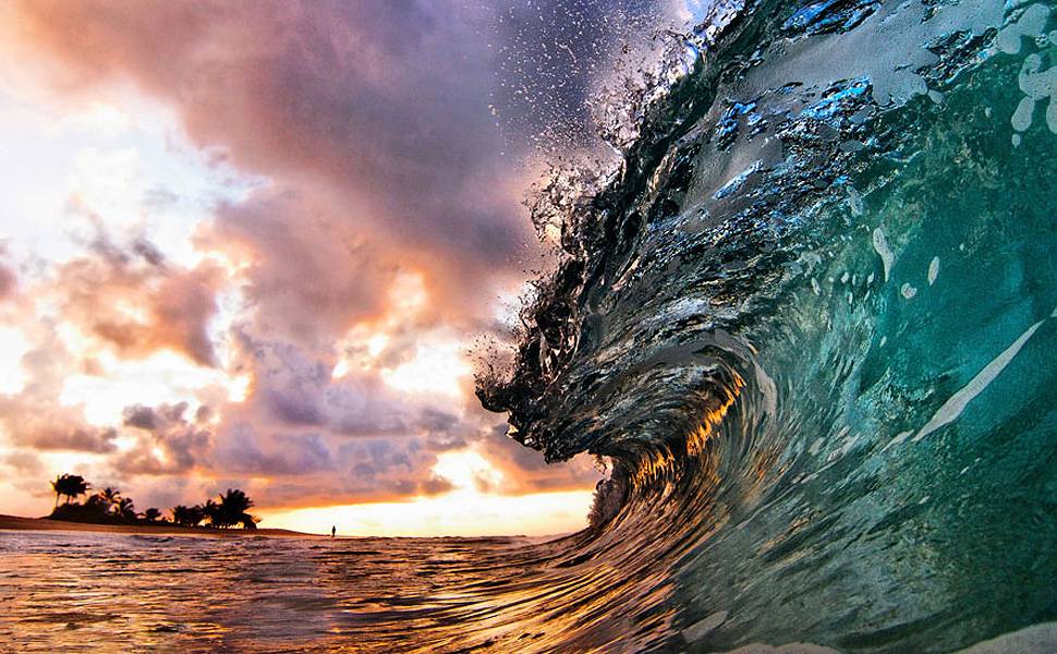 Fotógrafos retratam ondas no Havaí