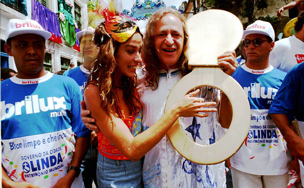 Maria Paula e o cantor e compositor Alceu Valença no Carnaval de 2006