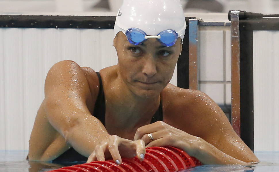 Fabíola Molina foi suspensa por seis meses por ter sido flagrada em antidoping. A nadadora brasileira foi flagrada em 2 de abril de 2011 com metilhexanamina, que é um estimulante. Ela teve seu índice olímpico anulado e ficou fora do Mundial de Xangai 