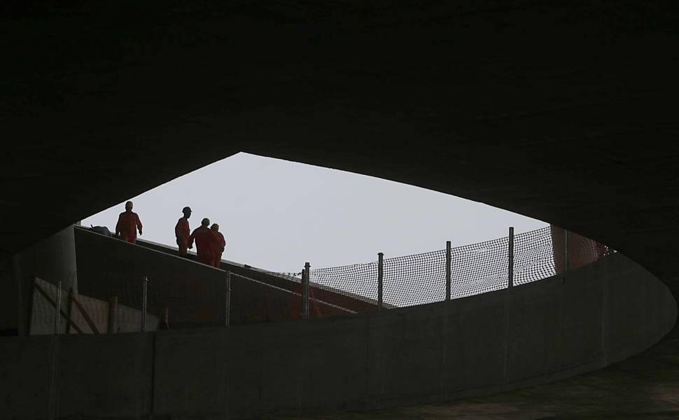 Operários trabalham nas obras da então Cidade da Música, no Rio, em dezembro de 2008, quando foi inaugurada, nos últimos dias do terceiro mandato de Cesar Maia na prefeitura
