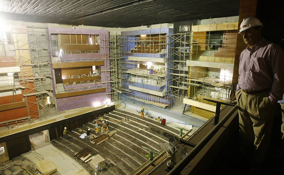 Cesar Maia visita as obras da Cidade da Música, em dezembro de 2008; o ex-prefeito seria denunciado pelo Ministério Público sob acusação de improbidade administrativa