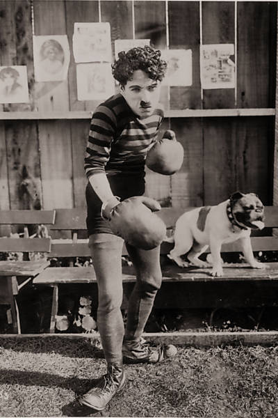 Chaplin no curta-metragem "Campeão de Boxe", de 1915
